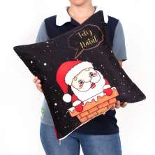 Almofada Natalina de Suede 40cm x 40cm Estampada Papai Noel na Chaminé com Refil de Silicone
