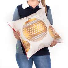 Almofada para Natal de Suede 40cm x 40cm Estampada Bolas de Natal com Refil de Silicone