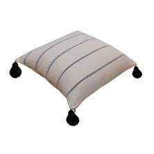 Almofada Niray com Pingente 43x43 Preta