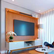 Conjunto de Rack com Painel para TV até 70 polegadas e Mesas de Centro Classic II Nature e Off White