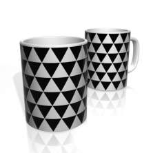 Caneca De Porcelana Nerderia e Lojaria triangles PB colorido