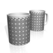 Caneca De Porcelana Nerderia e Lojaria trinangules deitados colorido