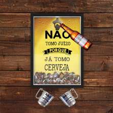 Quadro Caixa Com Abridor De Garrafas E Porta Tampinha Cerveja Com Pendurador Para As  2 Canecas.