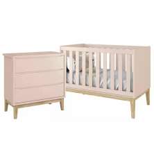 Jogo de Quarto Classic Cômoda 3 Gavetas e Berço Rosa Fosco com Pés Madeira Natural - Reller Móveis