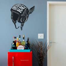 Adesivo de Parede para Sala Capacete Preto e Branco