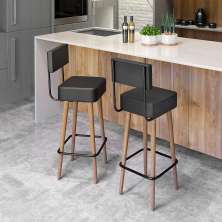 Kit 02 Banquetas Alta 70 Cm Barcelona Preto Pés de Madeira - SalaOne