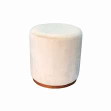 Puff Barcelona Decorativo com Veludo Marfim e Base Madeira