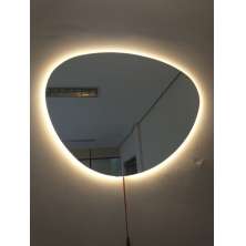 Espelho orgânico decorativo iluminado com led quente 64x54cm