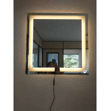 Espelho quadrado jateado iluminado com led quente 60x60cm